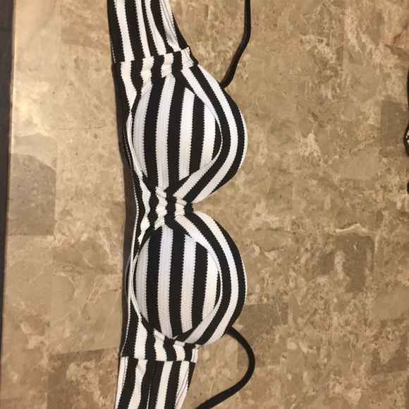 Striped swim suit top that has adorable back - Picture 1 of 4